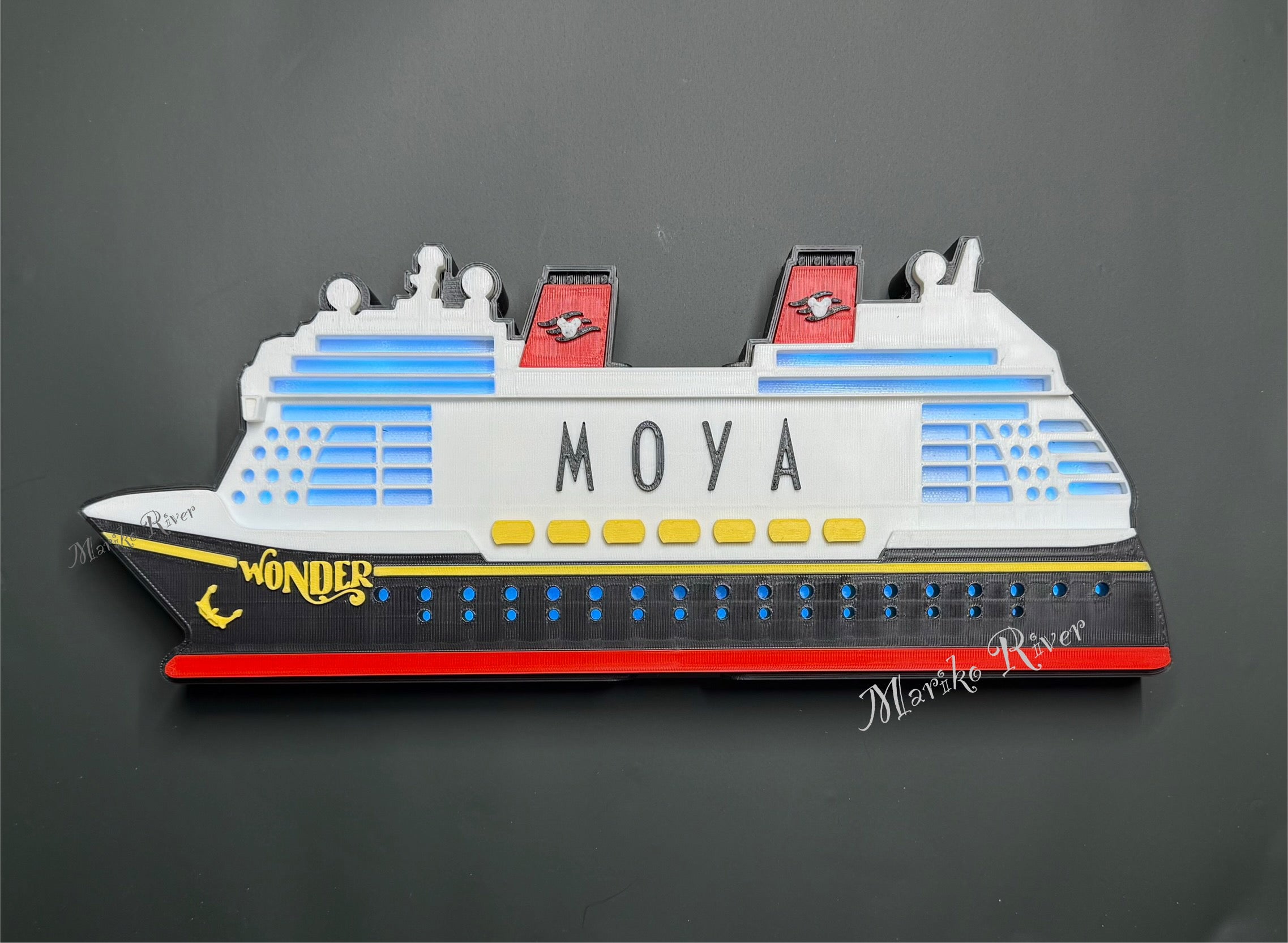 Cruise ship magnet with lights